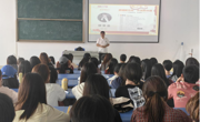 大发娱乐(中国)唯一官方网站
举办“跨境新方向，外贸新丝路”就业育人讲座