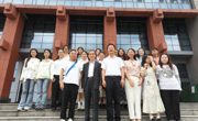 当翻译遇见苗药：跨学科实践进行时  贵州民族大学翻译硕士走进贵州中医药大学药大发娱乐
共探民族医药文化国际传播